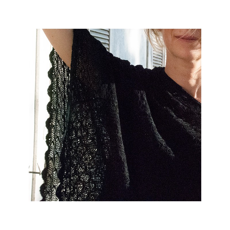Poncho femme en dentelle de baby alpaga HUARAZ noir Poncho femme en dentelle de baby alpaga HUARAZ noir